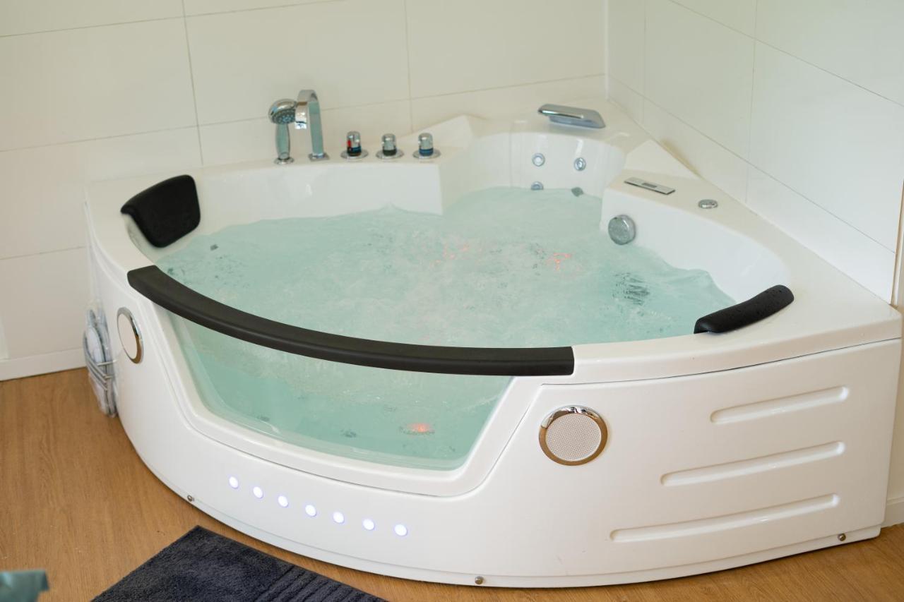Capsule Nature & Photos - Jacuzzi - Netflix & Home Cinema - Ps5 & Jeu Thun-Saint-Martin Zewnętrze zdjęcie